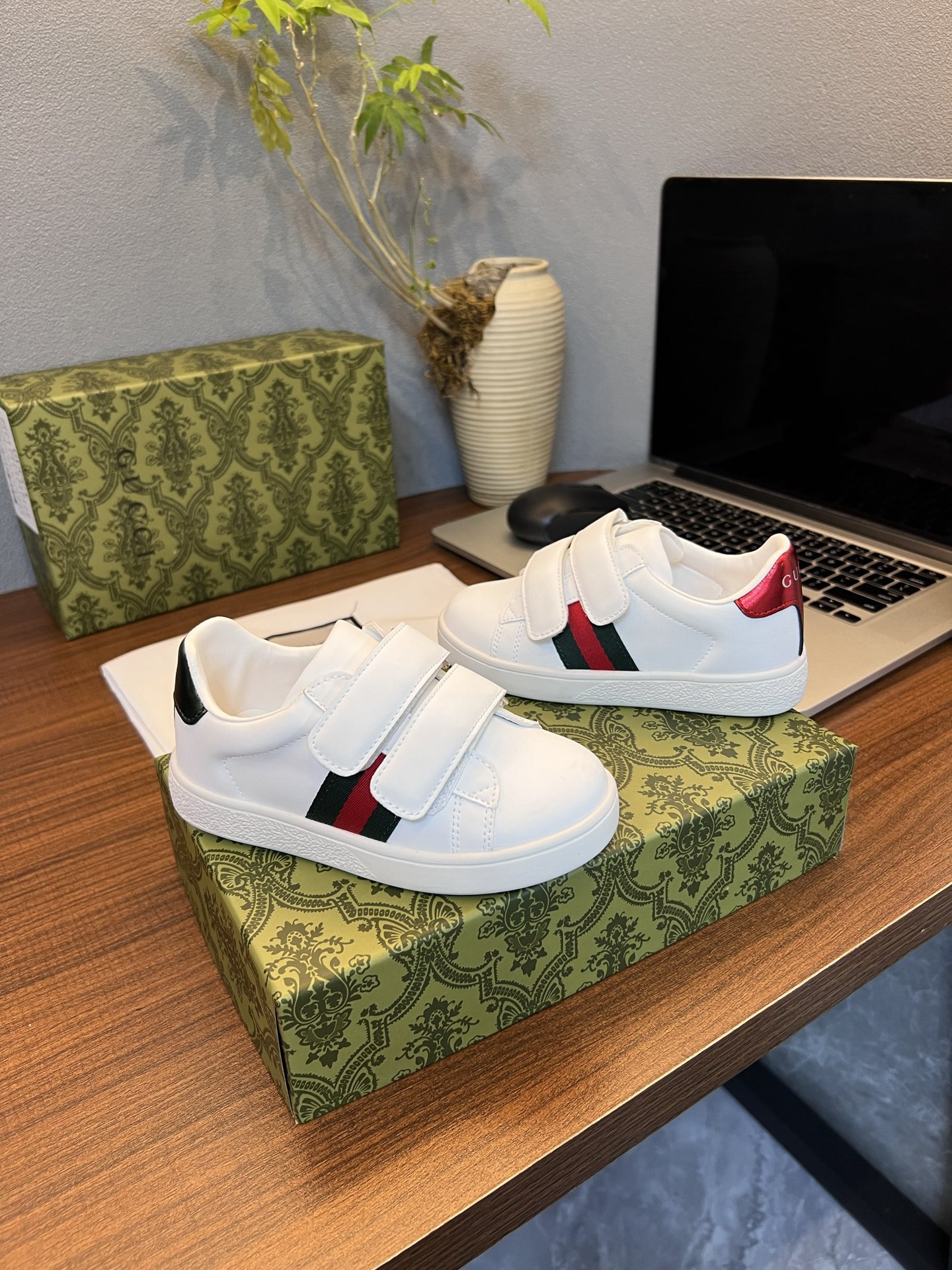 Children's shoes child